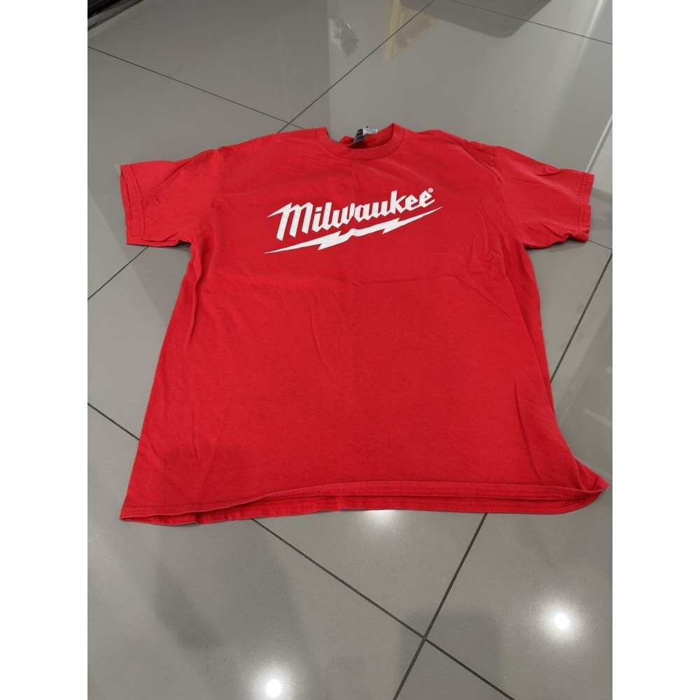 MILWAUKEE Classic Red T-Shirt - Unisex T-Shirt - NEW Sz Lg